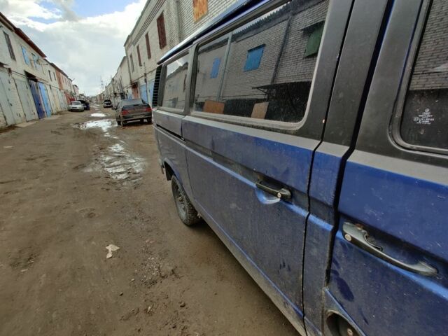 Синий Фольксваген Transporter, объемом двигателя 1.9 л и пробегом 50 тыс. км за 3500 $, фото 6 на Automoto.ua