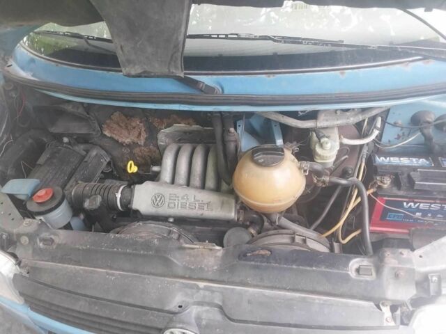 Синій Фольксваген Transporter, об'ємом двигуна 2.4 л та пробігом 643 тис. км за 2300 $, фото 4 на Automoto.ua