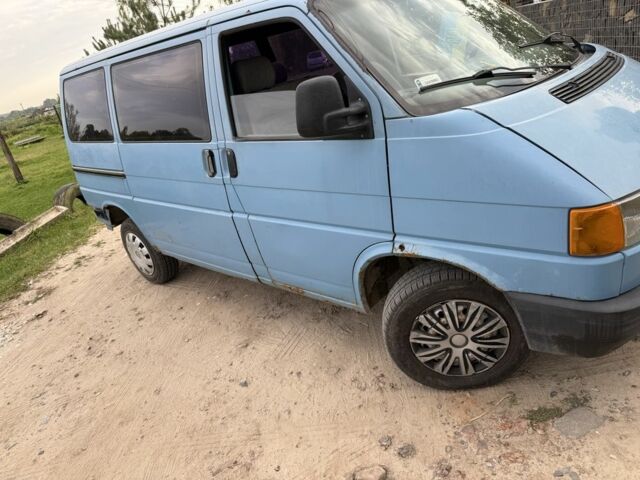 Синий Фольксваген Transporter, объемом двигателя 2.4 л и пробегом 400 тыс. км за 1900 $, фото 2 на Automoto.ua