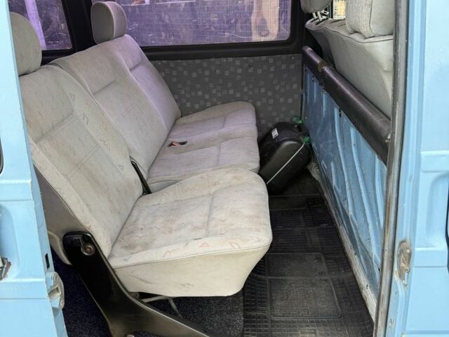 Синий Фольксваген Transporter, объемом двигателя 2.4 л и пробегом 400 тыс. км за 1900 $, фото 4 на Automoto.ua