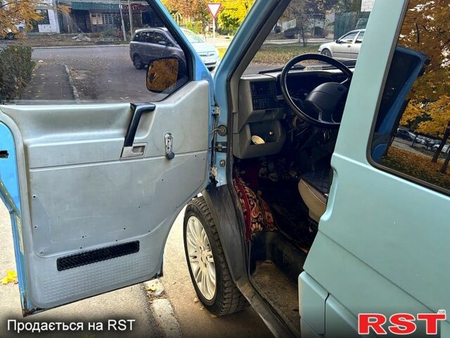 Синий Фольксваген Transporter, объемом двигателя 1.9 л и пробегом 300 тыс. км за 3000 $, фото 7 на Automoto.ua