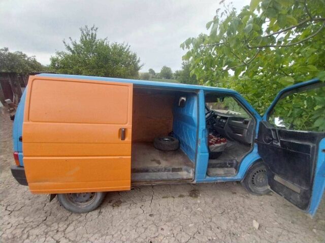 Синий Фольксваген Transporter, объемом двигателя 2.4 л и пробегом 643 тыс. км за 2300 $, фото 2 на Automoto.ua