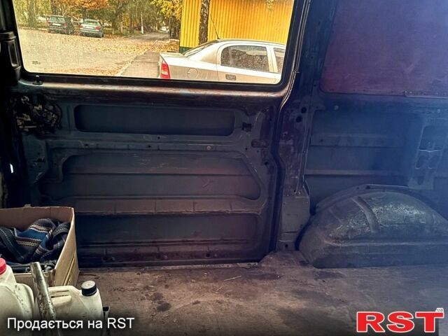 Синий Фольксваген Transporter, объемом двигателя 1.9 л и пробегом 300 тыс. км за 3000 $, фото 8 на Automoto.ua