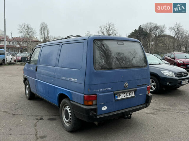 Синий Фольксваген Transporter, объемом двигателя 2.37 л и пробегом 300 тыс. км за 3000 $, фото 4 на Automoto.ua