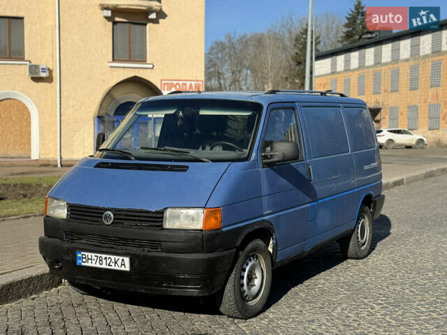 Синий Фольксваген Transporter, объемом двигателя 2.4 л и пробегом 300 тыс. км за 3000 $, фото 2 на Automoto.ua