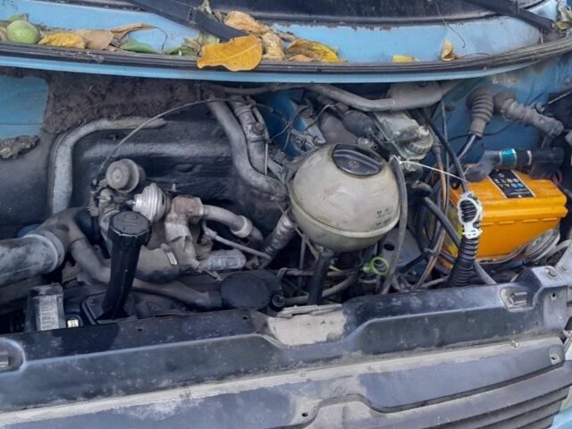 Синий Фольксваген Transporter, объемом двигателя 1.9 л и пробегом 320 тыс. км за 4200 $, фото 4 на Automoto.ua