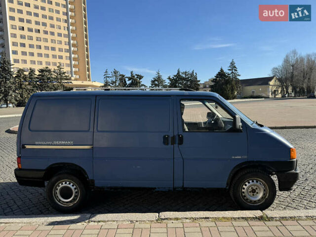 Синий Фольксваген Transporter, объемом двигателя 2.4 л и пробегом 300 тыс. км за 3000 $, фото 6 на Automoto.ua