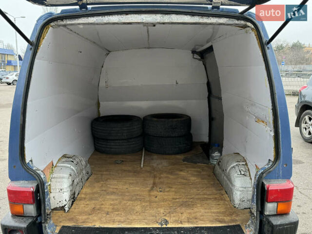 Синий Фольксваген Transporter, объемом двигателя 2.37 л и пробегом 300 тыс. км за 3000 $, фото 10 на Automoto.ua