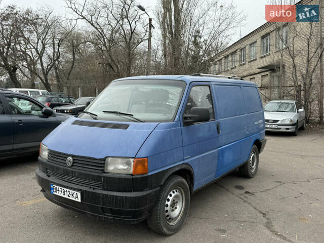 Синий Фольксваген Transporter, объемом двигателя 2.37 л и пробегом 300 тыс. км за 3000 $, фото 2 на Automoto.ua