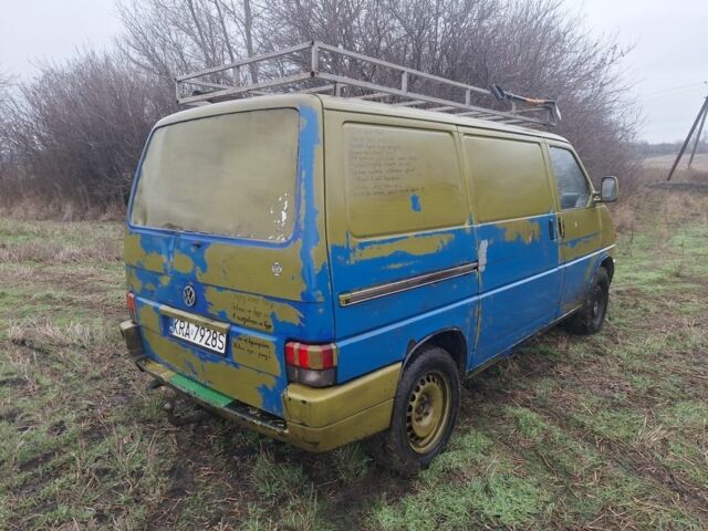 Синий Фольксваген Transporter, объемом двигателя 2.4 л и пробегом 600 тыс. км за 2839 $, фото 2 на Automoto.ua