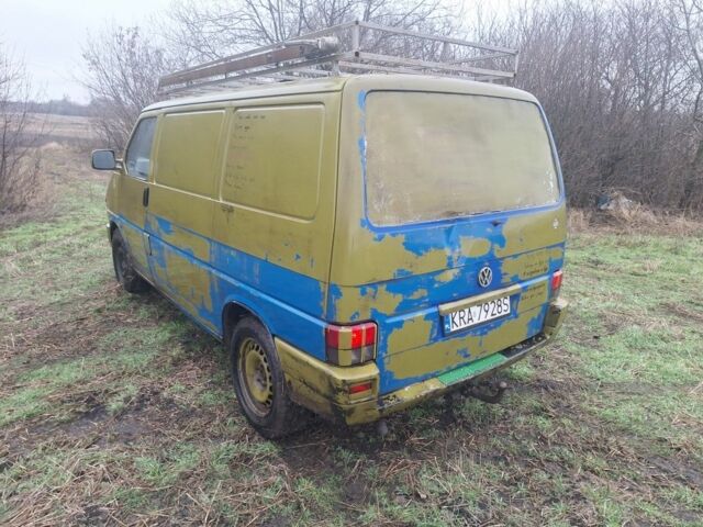 Синий Фольксваген Transporter, объемом двигателя 2.4 л и пробегом 600 тыс. км за 2839 $, фото 3 на Automoto.ua