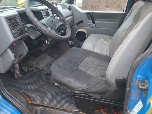 Синий Фольксваген Transporter, объемом двигателя 2.4 л и пробегом 600 тыс. км за 2839 $, фото 7 на Automoto.ua