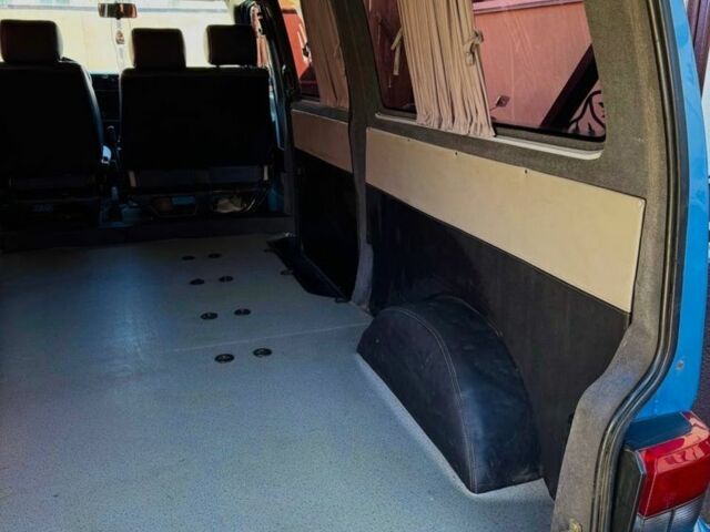 Синий Фольксваген Transporter, объемом двигателя 1.9 л и пробегом 487 тыс. км за 7500 $, фото 4 на Automoto.ua