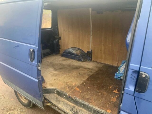 Синий Фольксваген Transporter, объемом двигателя 2.4 л и пробегом 350 тыс. км за 3200 $, фото 5 на Automoto.ua