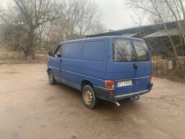 Синий Фольксваген Transporter, объемом двигателя 2.4 л и пробегом 350 тыс. км за 3200 $, фото 2 на Automoto.ua