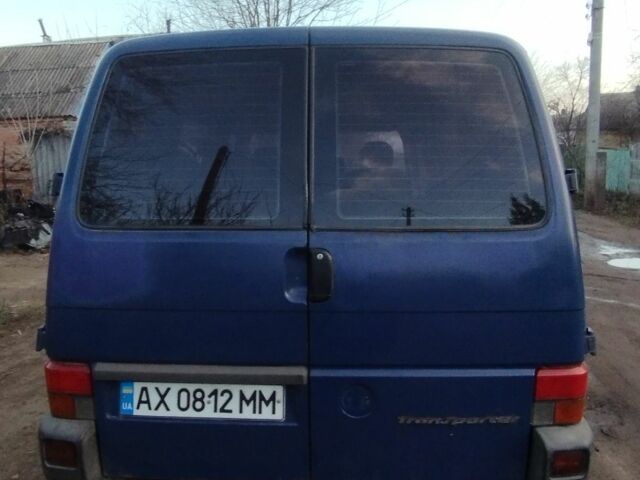 Синий Фольксваген Transporter, объемом двигателя 1.9 л и пробегом 365 тыс. км за 3800 $, фото 2 на Automoto.ua