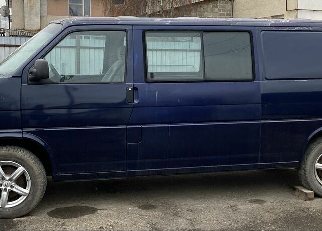 Синий Фольксваген Transporter, объемом двигателя 2.5 л и пробегом 285 тыс. км за 5750 $, фото 1 на Automoto.ua
