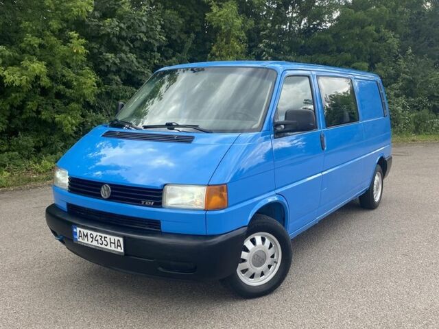 Синий Фольксваген Transporter, объемом двигателя 2.5 л и пробегом 391 тыс. км за 7300 $, фото 1 на Automoto.ua