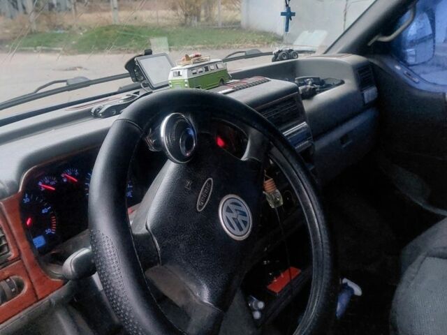 Синий Фольксваген Transporter, объемом двигателя 2.5 л и пробегом 410 тыс. км за 8500 $, фото 9 на Automoto.ua