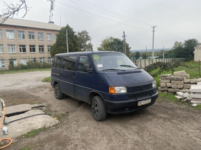 Синий Фольксваген Transporter, объемом двигателя 1.9 л и пробегом 400 тыс. км за 3500 $, фото 5 на Automoto.ua