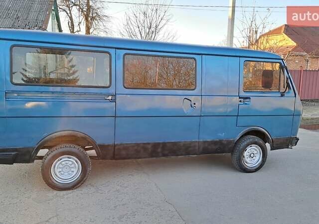 Синий Фольксваген Transporter, объемом двигателя 2.38 л и пробегом 321 тыс. км за 1450 $, фото 4 на Automoto.ua