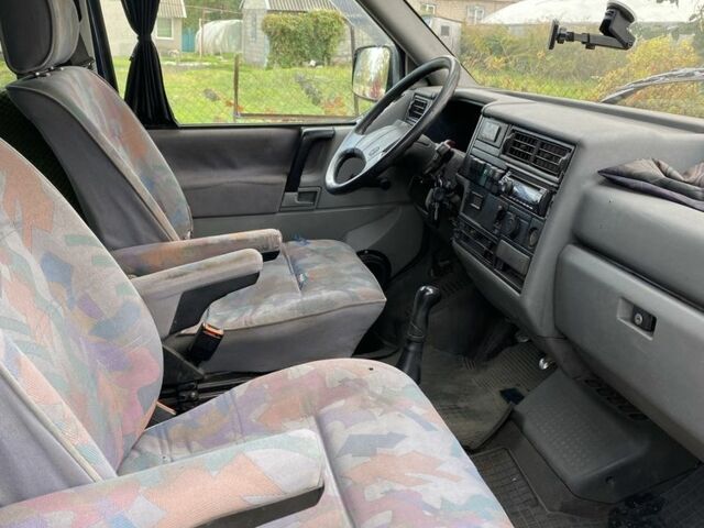 Синий Фольксваген Transporter, объемом двигателя 1.9 л и пробегом 400 тыс. км за 3500 $, фото 3 на Automoto.ua