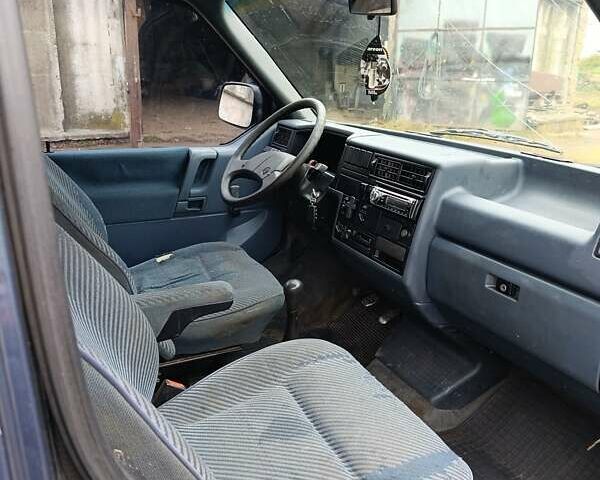 Синий Фольксваген Transporter, объемом двигателя 2.4 л и пробегом 505 тыс. км за 4200 $, фото 3 на Automoto.ua