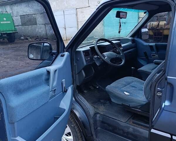 Синий Фольксваген Transporter, объемом двигателя 2.4 л и пробегом 505 тыс. км за 4200 $, фото 5 на Automoto.ua