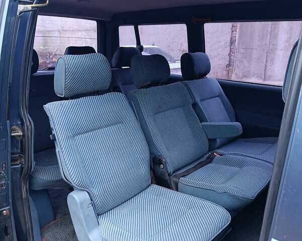 Синий Фольксваген Transporter, объемом двигателя 2.4 л и пробегом 505 тыс. км за 4200 $, фото 2 на Automoto.ua