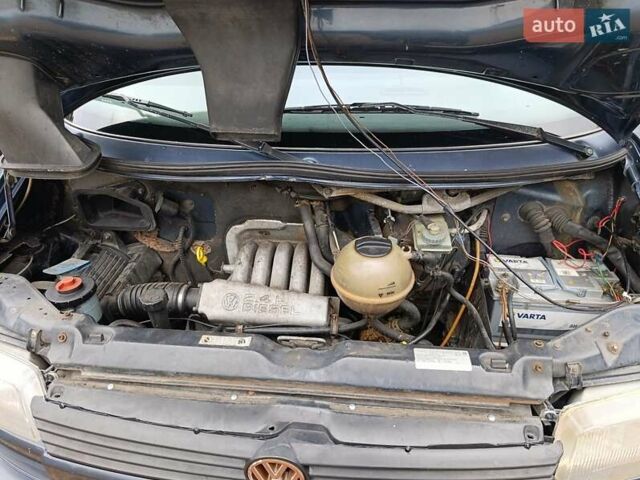 Синий Фольксваген Transporter, объемом двигателя 2.4 л и пробегом 505 тыс. км за 4200 $, фото 4 на Automoto.ua