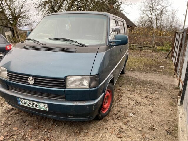 Синий Фольксваген Transporter, объемом двигателя 2.4 л и пробегом 400 тыс. км за 3500 $, фото 1 на Automoto.ua