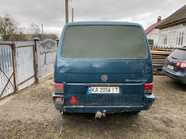 Синий Фольксваген Transporter, объемом двигателя 2.4 л и пробегом 400 тыс. км за 3500 $, фото 2 на Automoto.ua