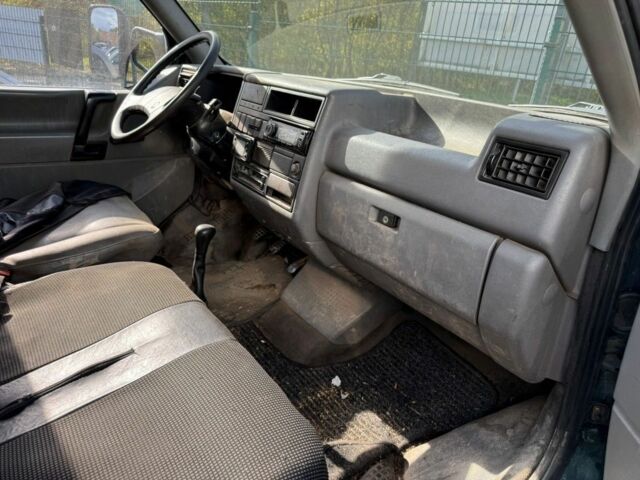 Синий Фольксваген Transporter, объемом двигателя 2.4 л и пробегом 10 тыс. км за 1891 $, фото 2 на Automoto.ua