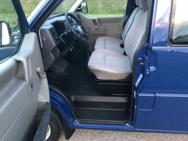 Синий Фольксваген Transporter, объемом двигателя 2.5 л и пробегом 220 тыс. км за 2009 $, фото 4 на Automoto.ua