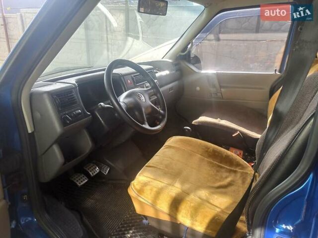 Синий Фольксваген Transporter, объемом двигателя 2.5 л и пробегом 245 тыс. км за 5500 $, фото 2 на Automoto.ua