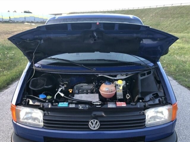 Синий Фольксваген Transporter, объемом двигателя 2.5 л и пробегом 220 тыс. км за 2009 $, фото 2 на Automoto.ua