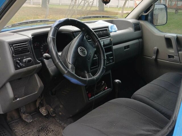 Синий Фольксваген Transporter, объемом двигателя 2.5 л и пробегом 399 тыс. км за 6185 $, фото 2 на Automoto.ua