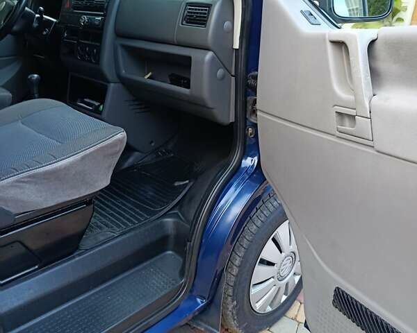 Синий Фольксваген Transporter, объемом двигателя 2.5 л и пробегом 253 тыс. км за 7500 $, фото 3 на Automoto.ua