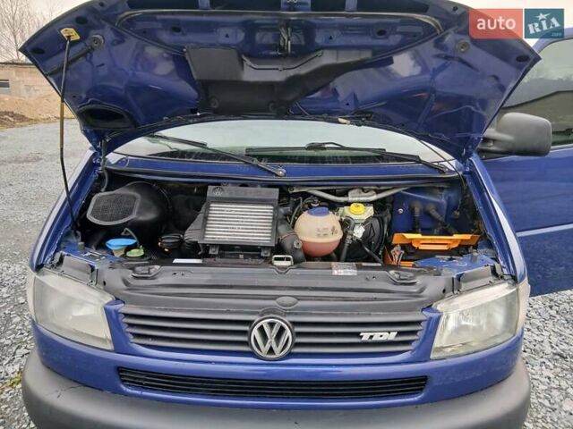 Синий Фольксваген Transporter, объемом двигателя 2.5 л и пробегом 345 тыс. км за 7999 $, фото 24 на Automoto.ua