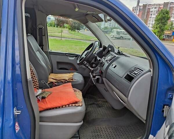 Синий Фольксваген Transporter, объемом двигателя 2.5 л и пробегом 311 тыс. км за 6700 $, фото 3 на Automoto.ua