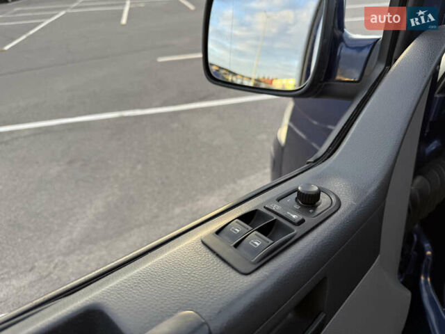 Синій Фольксваген Transporter, об'ємом двигуна 2.5 л та пробігом 285 тис. км за 9800 $, фото 16 на Automoto.ua