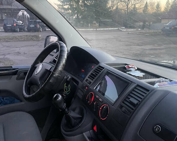Синий Фольксваген Transporter, объемом двигателя 1.9 л и пробегом 580 тыс. км за 6300 $, фото 4 на Automoto.ua
