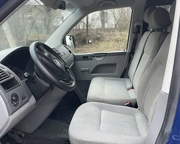 Синій Фольксваген Transporter, об'ємом двигуна 1.9 л та пробігом 362 тис. км за 8800 $, фото 5 на Automoto.ua
