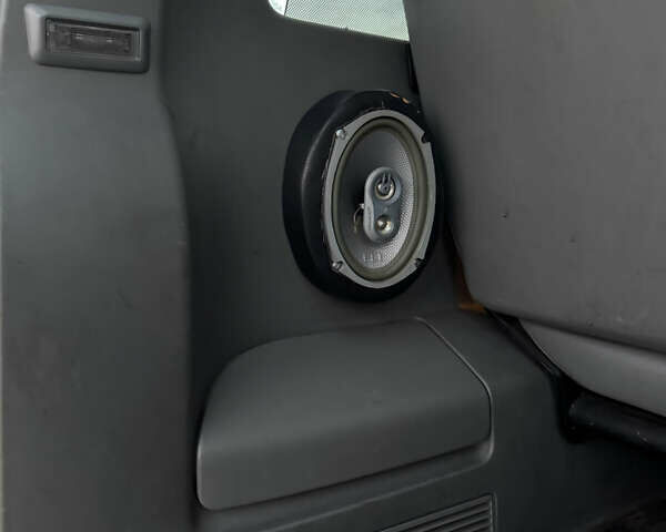 Синий Фольксваген Transporter, объемом двигателя 1.9 л и пробегом 325 тыс. км за 9000 $, фото 4 на Automoto.ua