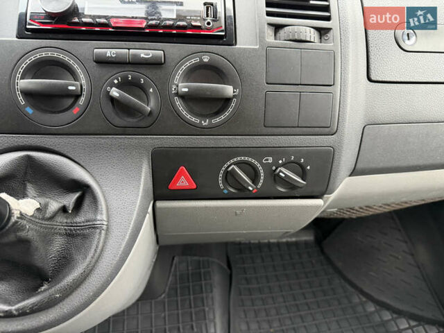 Синий Фольксваген Transporter, объемом двигателя 1.9 л и пробегом 400 тыс. км за 8800 $, фото 46 на Automoto.ua