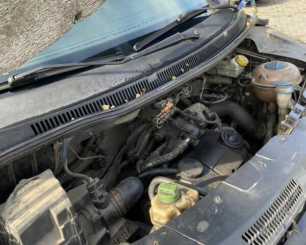 Синий Фольксваген Transporter, объемом двигателя 1.9 л и пробегом 510 тыс. км за 9000 $, фото 2 на Automoto.ua