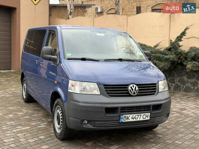 Синий Фольксваген Transporter, объемом двигателя 1.9 л и пробегом 400 тыс. км за 8800 $, фото 2 на Automoto.ua