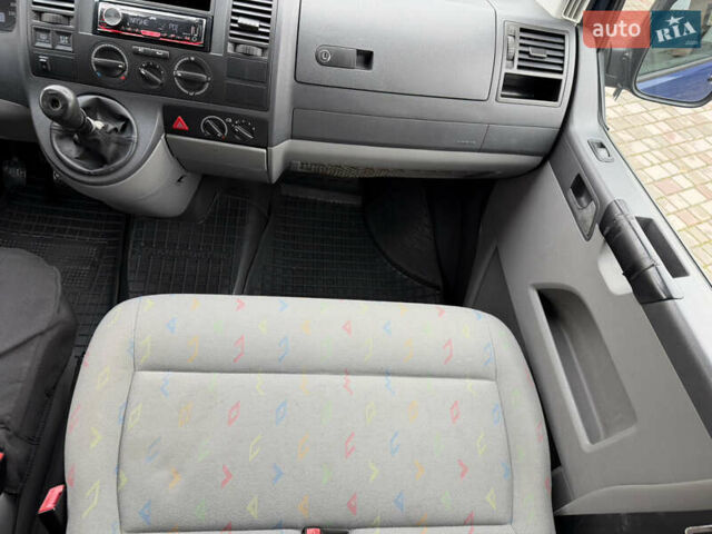 Синий Фольксваген Transporter, объемом двигателя 1.9 л и пробегом 400 тыс. км за 8800 $, фото 47 на Automoto.ua