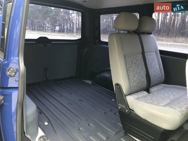 Синий Фольксваген Transporter, объемом двигателя 2.5 л и пробегом 327 тыс. км за 9900 $, фото 12 на Automoto.ua