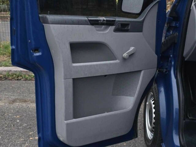 Синій Фольксваген Transporter, об'ємом двигуна 2.5 л та пробігом 383 тис. км за 8499 $, фото 5 на Automoto.ua